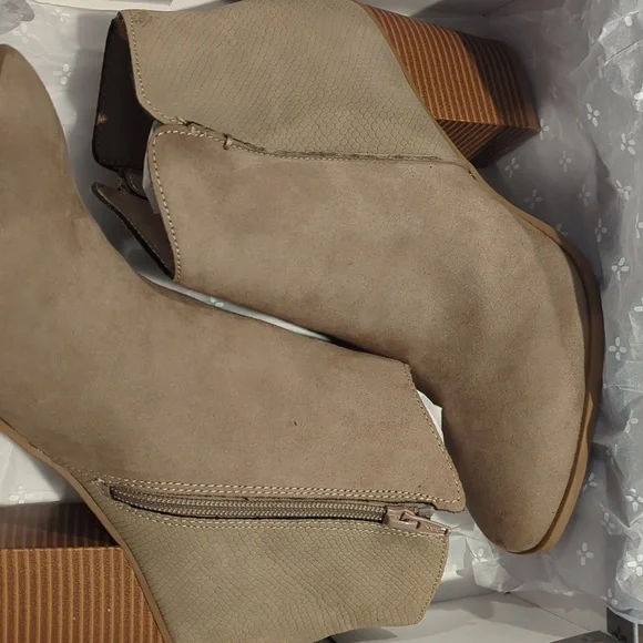 SUN and Stone Boots Suede Heeled Zipper Closure GRACEYYF Design - Picture 4 of 8